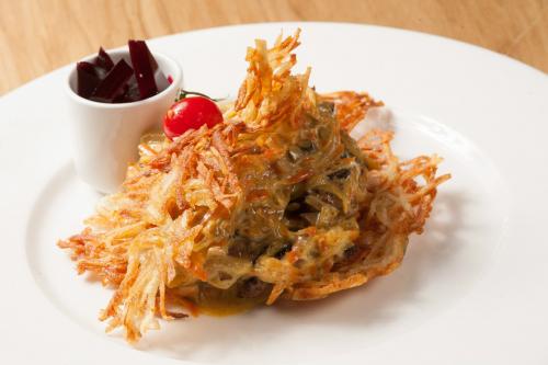 Салат на дранике. Как правильно подать салат на дранике