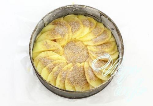 Яблочный пирог с корицей
