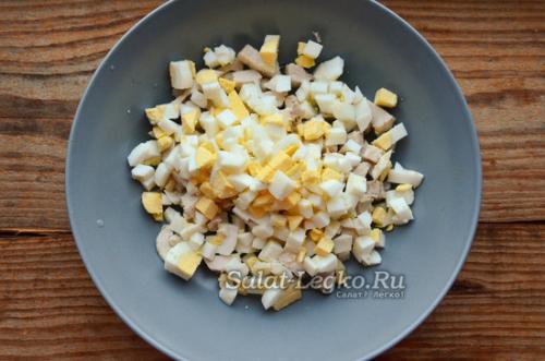 Салат Сытый гость. Салат "Сытый гость" с курицей и грецкими орехами