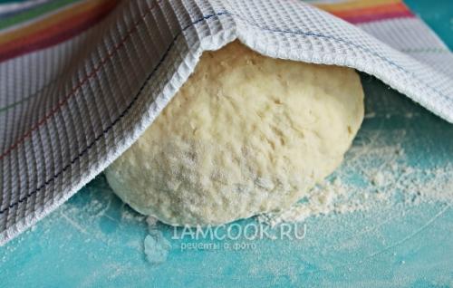 Жареные сосиски в тесте на сковороде без дрожжей.