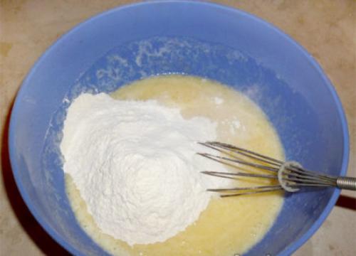 Пирог со смородиной на кефире. Нежный смородиновый пирог на кефире