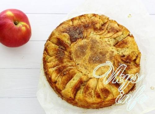 Яблочный пирог с корицей