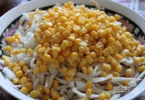 Самый популярный салат с кальмарами. Салат с кальмарами и рисом