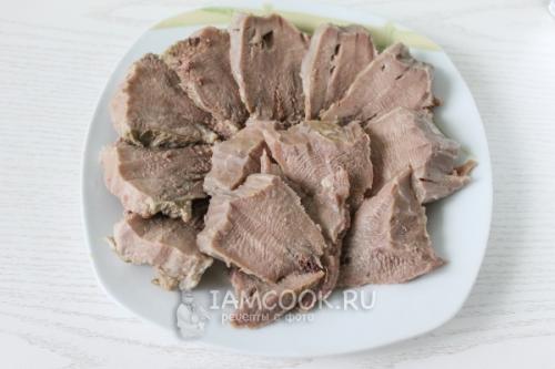 Язык в желе в бутылке. Язык в желе