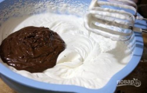 Шоколадный муссовый торт с зеркальной глазурью