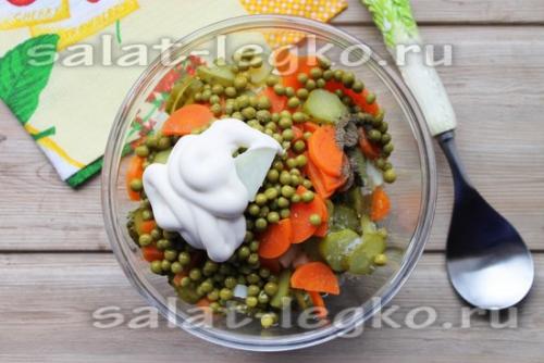 Салат-торт с кальмарами. Праздничный салат-торт из кальмаров в виде сердца