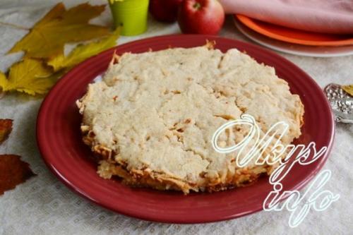 Сухой яблочный пирог с манкой