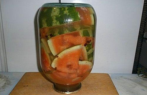 Арбузы маринованные в банках с аспирином. Маринованные арбузы со стерилизацией