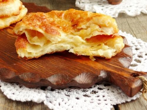 Дрожжевые лепешки с луком. Лепёшки с луком на сковороде