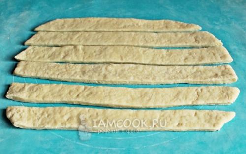 Жареные сосиски в тесте на сковороде без дрожжей.