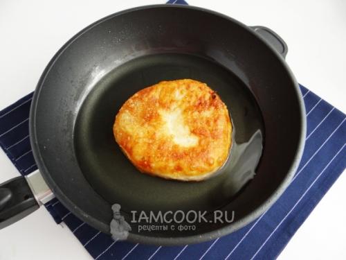 Дрожжевые лепешки с луком. Лепёшки с луком на сковороде