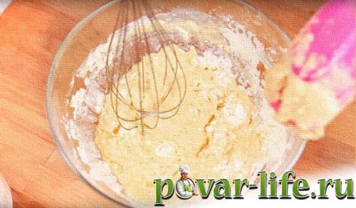 Сосиска в тесте жареная на палочке. Жаренные сосиски в кляре на палочке