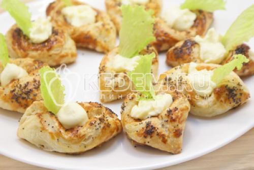 Форель в лодочках из слоеного теста. Лодочки с сёмгой