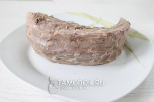 Язык в желе в бутылке. Язык в желе