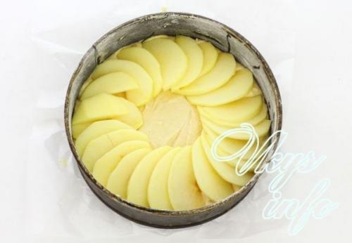 Яблочный пирог с корицей