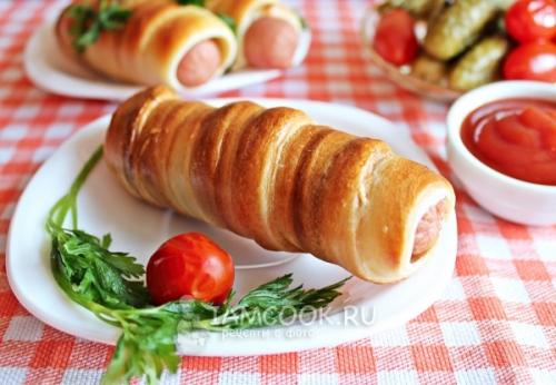 Жареные сосиски в тесте на сковороде без дрожжей.