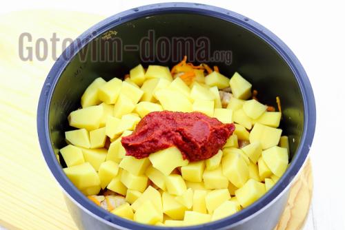 Картошка в мультиварке с мясом. Картошка с мясом в мультиварке по-домашнему.