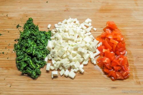 Куриная грудка с брынзой и шпинатом. Куриные рулеты с брынзой, шпинатом и песто