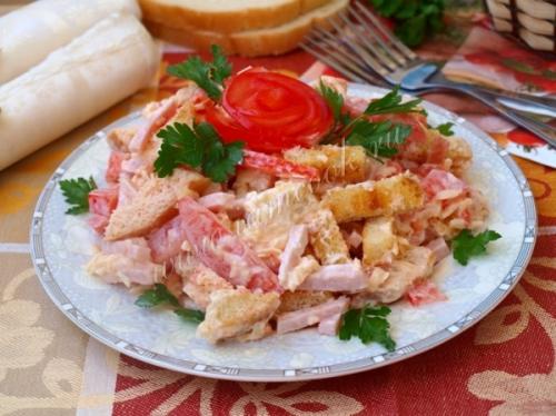 Салат с помидорами и ветчиной. Салат с ветчиной и помидорами
