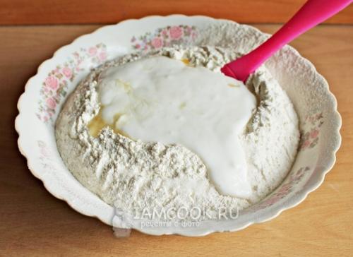 Жареные сосиски в тесте на сковороде без дрожжей.