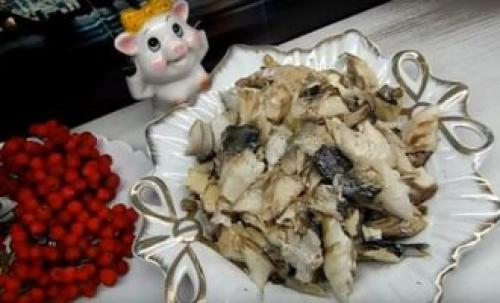 Салат с рыбой на зиму. Рецепты салата на зиму со скумбрией и другой рыбой