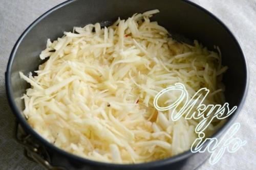 Сухой яблочный пирог с манкой