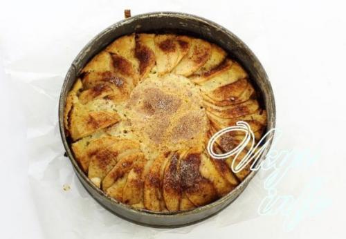 Яблочный пирог с корицей