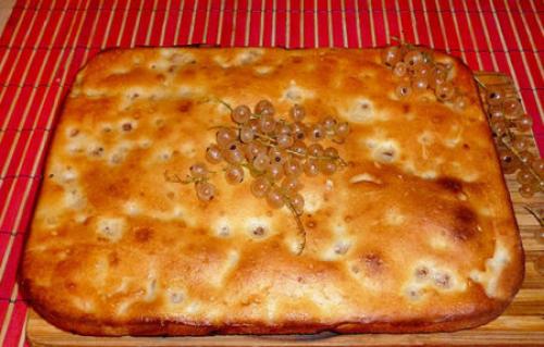 Пирог со смородиной на кефире. Нежный смородиновый пирог на кефире