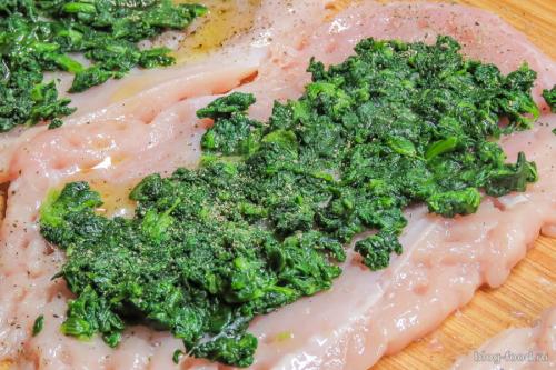 Куриная грудка с брынзой и шпинатом. Куриные рулеты с брынзой, шпинатом и песто