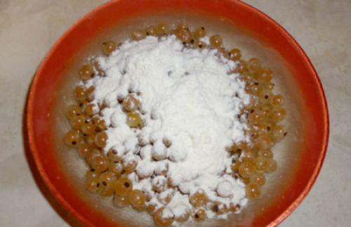 Пирог со смородиной на кефире. Нежный смородиновый пирог на кефире