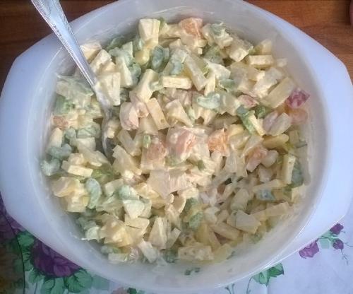 Салат Искушение с сельдереем. Легкий салат дамский каприз с ананасами и сельдереем