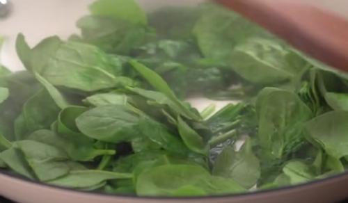 Курица со шпинатом и сыром. Куриная грудка со шпинатом