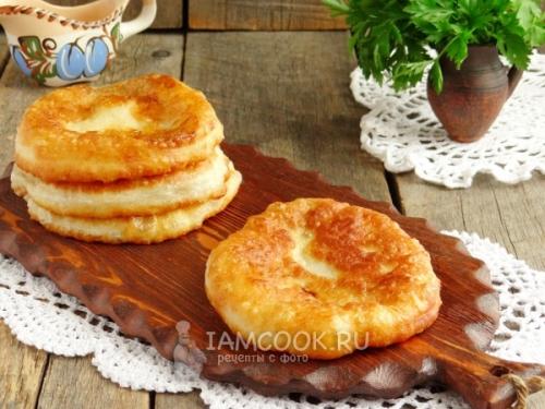 Дрожжевые лепешки с луком. Лепёшки с луком на сковороде