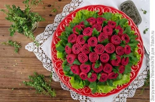 Салат Букет роз. Салат с блинами «Букет роз»