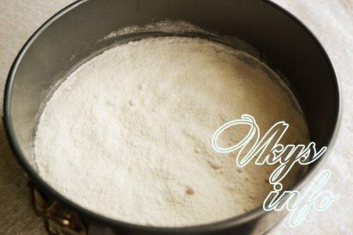 Сухой яблочный пирог с манкой