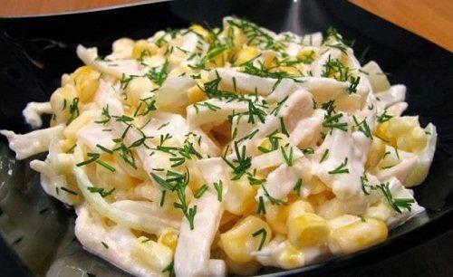 Рецепты салатов с кальмарами. Рецепт салата с кальмарами и кукурузой