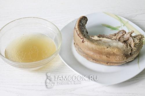 Язык в желе в бутылке. Язык в желе