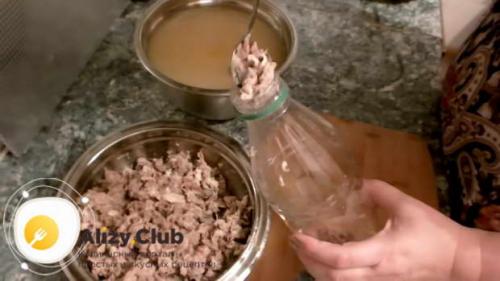 Как достать холодец из пластиковой бутылки. Пошаговое приготовление