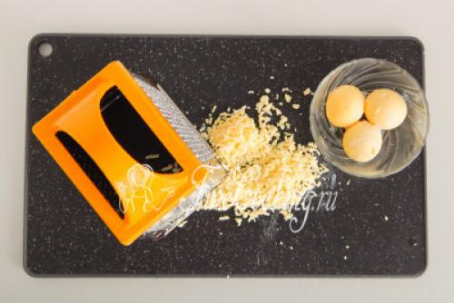 Салаты с помидорами и сыром. Салат с помидорами, сыром и яйцами