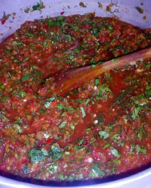 Аджика из болгарского перца с томатной пастой.
