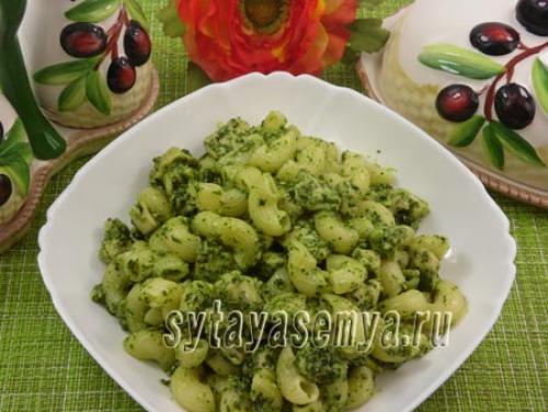 Паста со шпинатом и курицей. Макароны с курицей, шпинатом и сыром