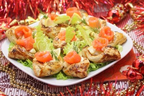 Форель в лодочках из слоеного теста. Лодочки с сёмгой