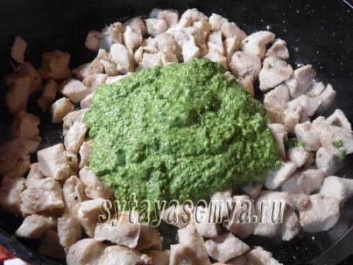 Паста со шпинатом и курицей. Макароны с курицей, шпинатом и сыром