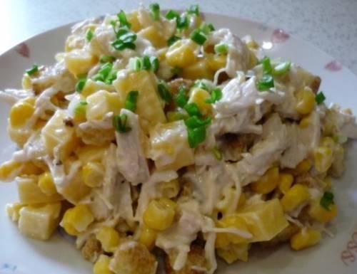 Салат праздничный с курицей. Простой салат с курицей, кукурузой и сыром к празднику и на каждый день