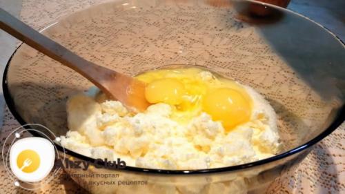 Яблочный пирог с творогом на кефире. Шарлотка с яблоками и творогом в мультиварке