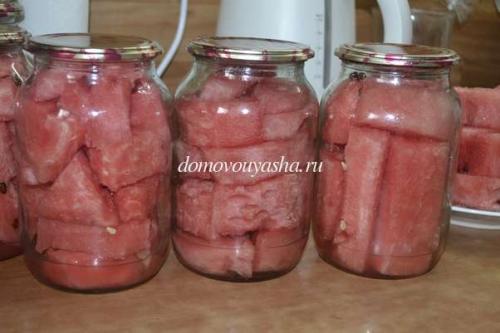 Арбузы маринованные в банках с яблочным. Маринованные арбузы в литровых банках 