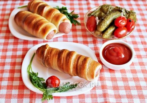 Жареные сосиски в тесте на сковороде без дрожжей.