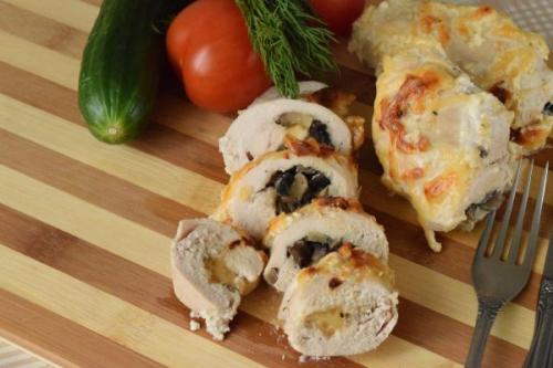 Куриный рулет с грибами