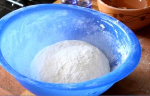 Рецепт домашнего хлеба в духовке на сырых дрожжах. Приготовление