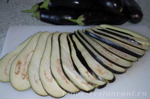 Рулетики из баклажанов в духовке. Рулетики из баклажанов: самый вкусный рецепт!